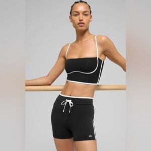 Authentic $78 Alo Yoga Black White Contrast Trim Airbrush Streamlined Bra Tank M